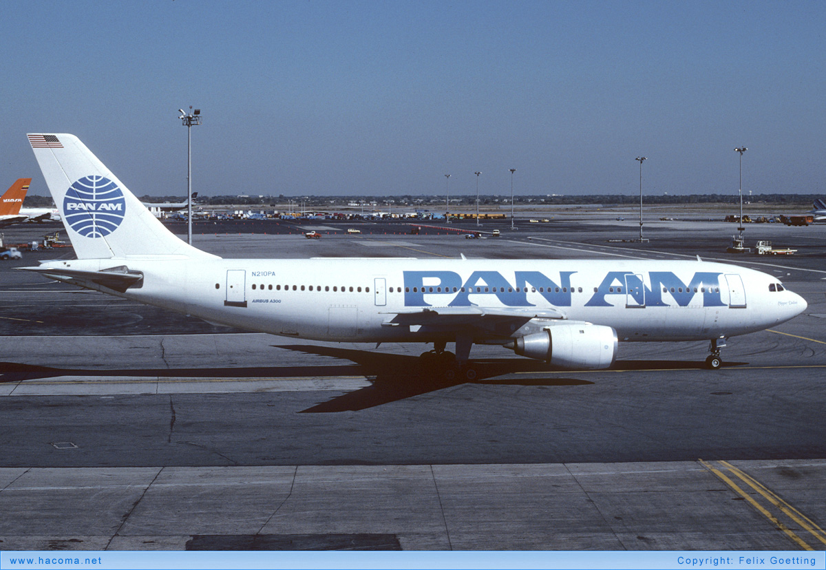 Foto von N210PA - Pan Am Clipper Dallas - John F. Kennedy International Airport - 10.05.1989