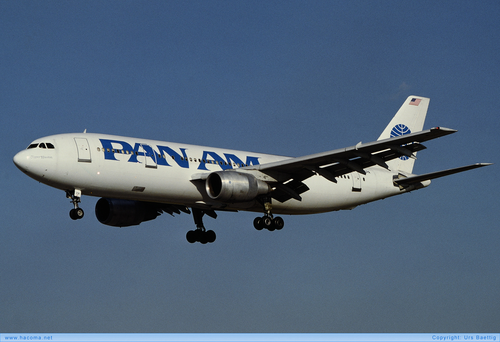 Photo of N216PA - Pan Am Clipper Houston - Miami International Airport - Dez 1990