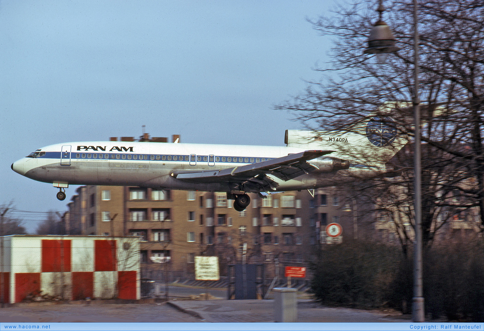Foto von N340PA - Pan Am Clipper Talisman / Koeln-Bonn / Golden Age / Berliner Luft / Duesen­droschke - Flughafen Tempelhof - 03.1975