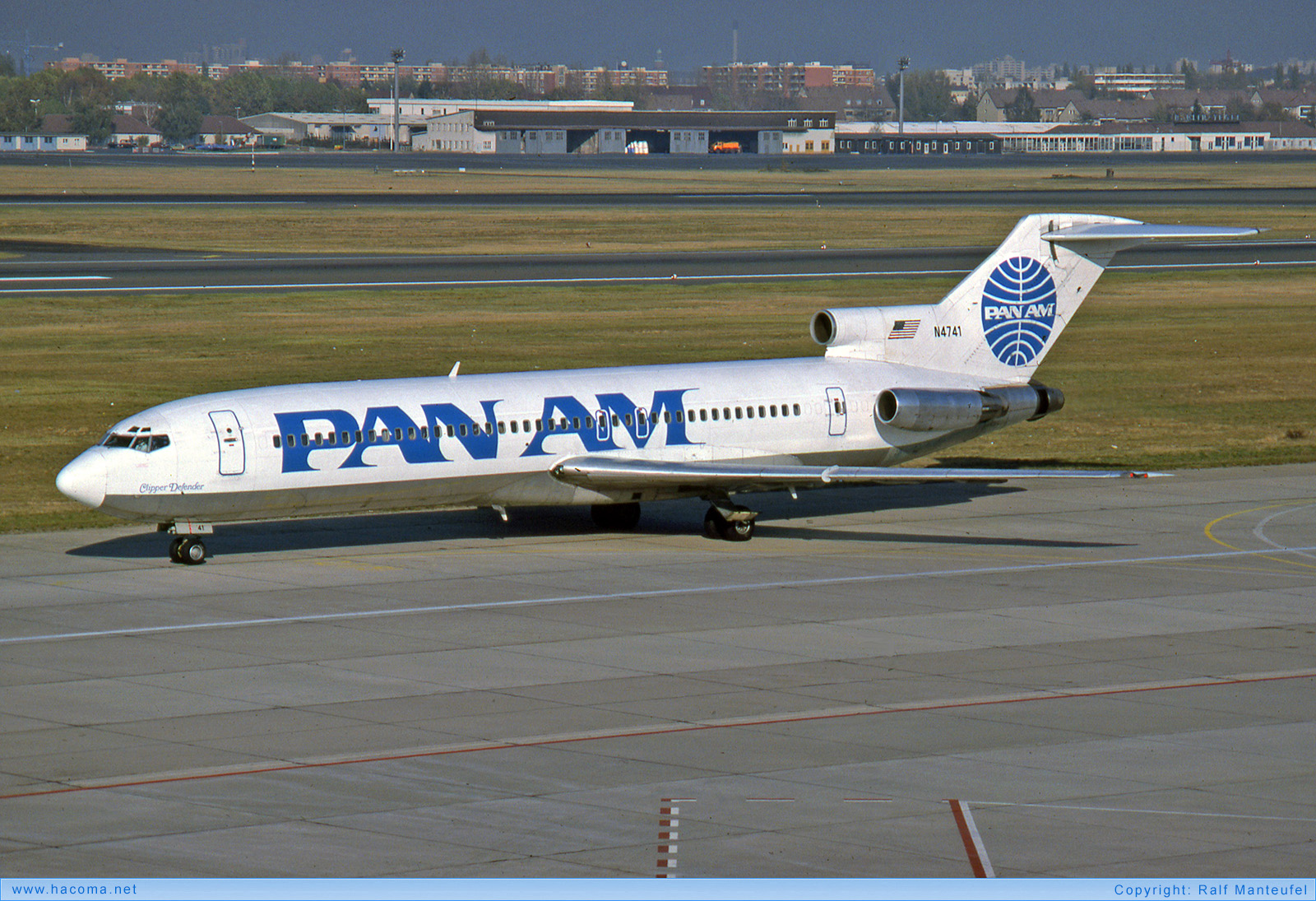 Foto von N4741 - Pan Am Clipper Defender - Flughafen Berlin-Tegel - 24.10.1990