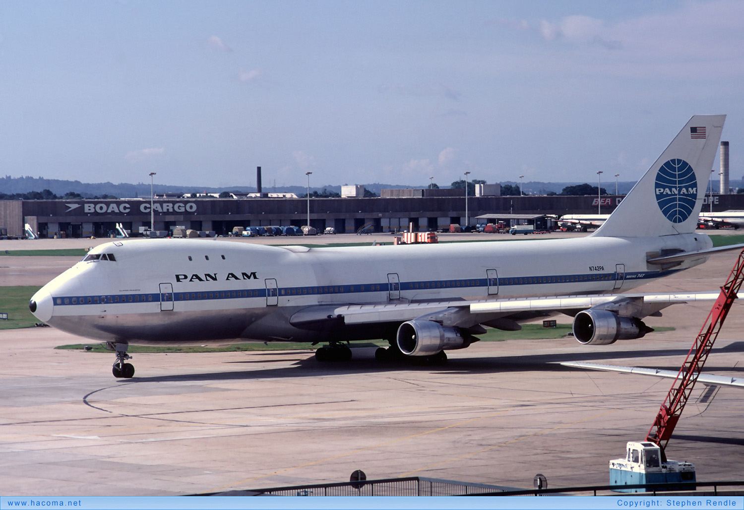 Foto von N742PA - Pan Am Clipper Rainbow / Neptunes Car - London Heathrow Airport - 30.08.1971