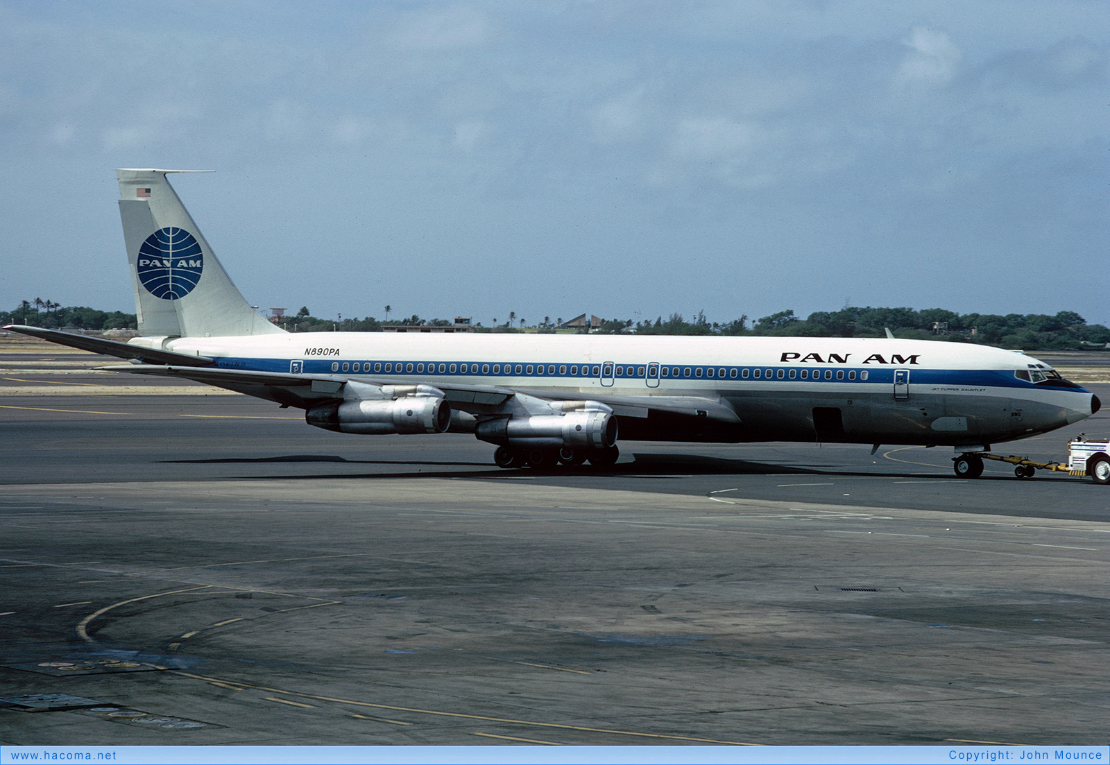 Photo of N890PA - Pan Am Clipper Gauntlet - Honolulu International Airport - Dec 9, 1971